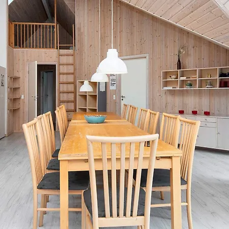 20 Person Holiday In R M